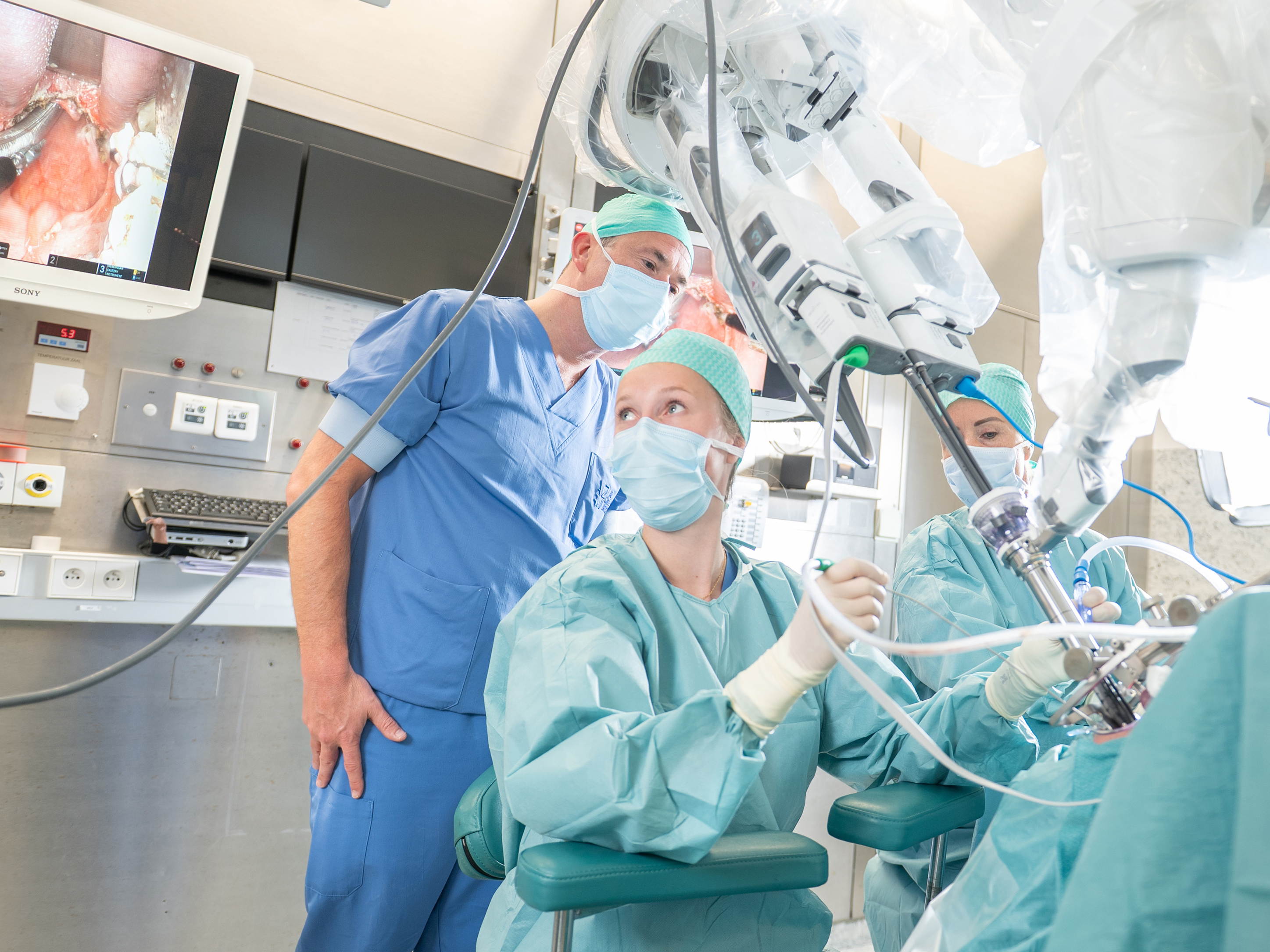 Het AZ Sint-Jan Brugge AV zet nieuwe stap in robotchirurgie: minder pijn, minder littekens, sneller herstel