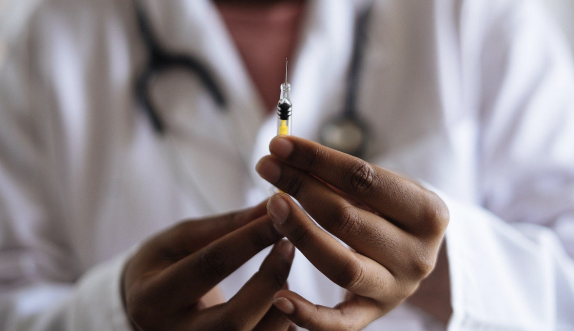 Pourquoi les services externes sont cruciaux dans la vaccination contre la grippe – Mensura : « Les patients à risque comptent aussi sur leur employeur pour la vaccination contre la grippe »