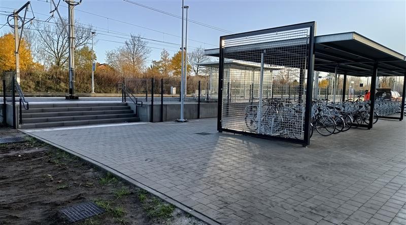 À la gare de Veurne, le nombre de places pour les vélos a été doublé.