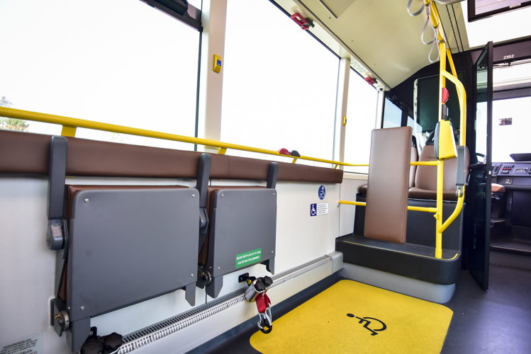 In het ontwerp van de trambus is aandacht gegaan naar voldoende ruimte voor kinderwagens, bagage en rolstoelgebruikers. In het ontwerp van de trambus is aandacht gegaan naar voldoende ruimte voor kinderwagens, bagage en rolstoelgebruikers.