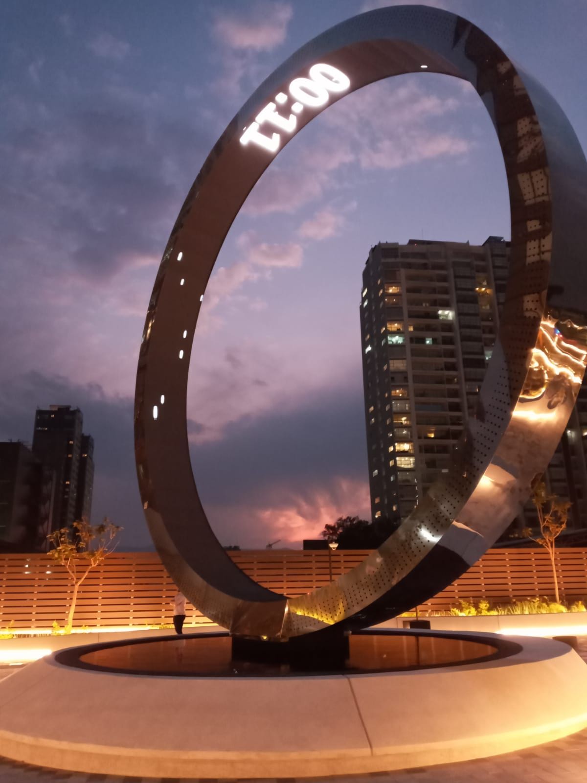Se enciende por primera vez “The Eye of Mexico”, el corazón de Neuchâtel Cuadrante Polanco