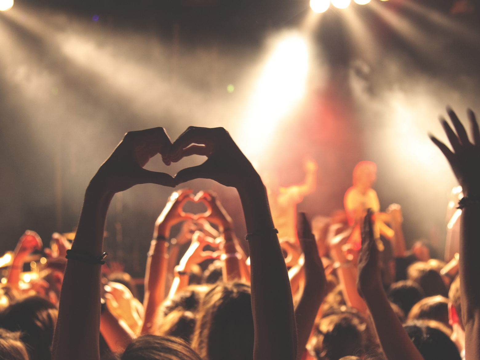 Dinos qué bandas verás en el Corona Capital y te decimos cuál es tu chico ideal
