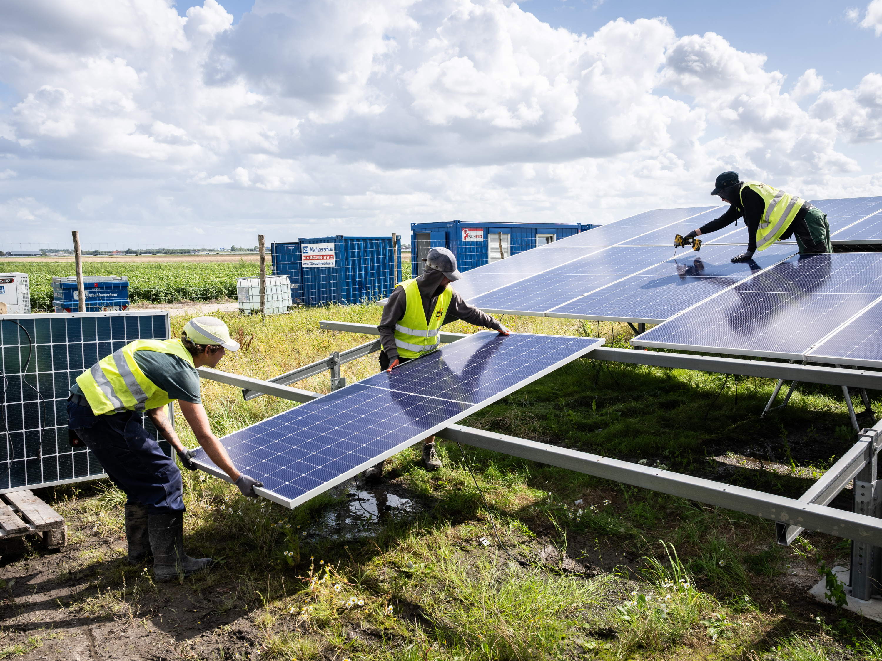 Schiphol solar panels to be fitted with anti-reflection film