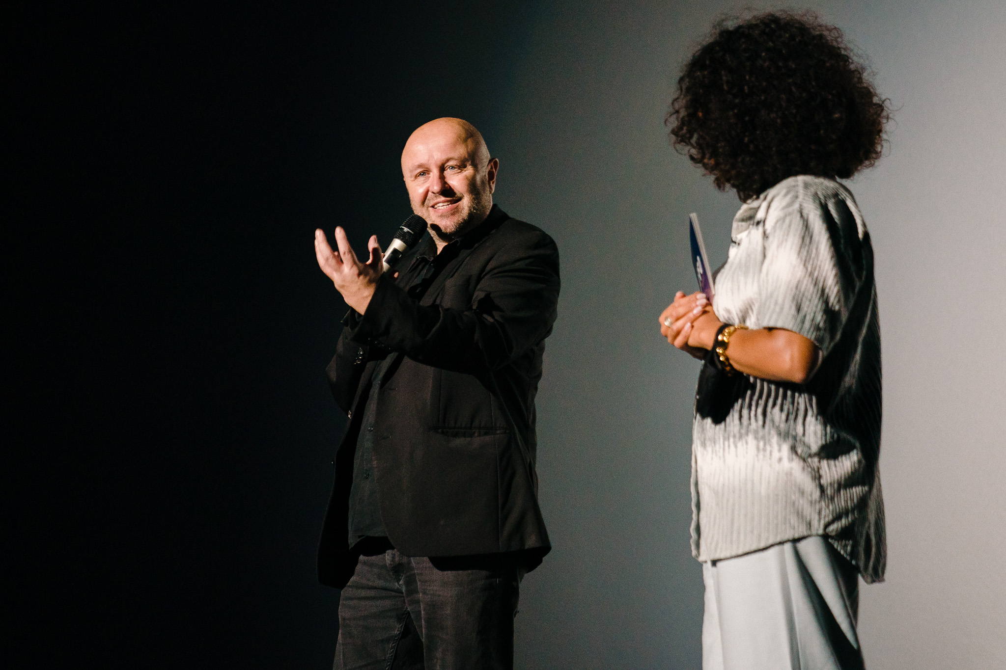 Regisseur Stephan Streker van L’Ennemi en Eva Kamanda Regisseur Stephan Streker van L’Ennemi en Eva Kamanda