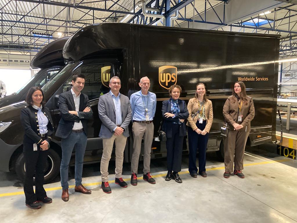 Logistieke wereldleider UPS verwelkomt minister van mobiliteit Lydia Peeters in kader van Voka-bedrijfsstage