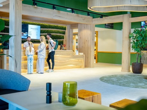 Innovative Neugestaltung des Hauptgebäudes im Roompot Ferienresort Cochem