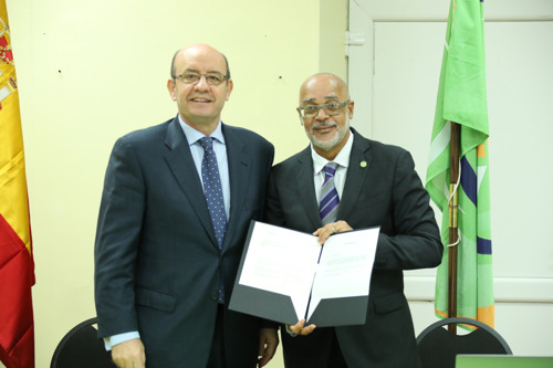 Ambassador of the Kingdom of Spain presents credentials to the Director-General of the OECS