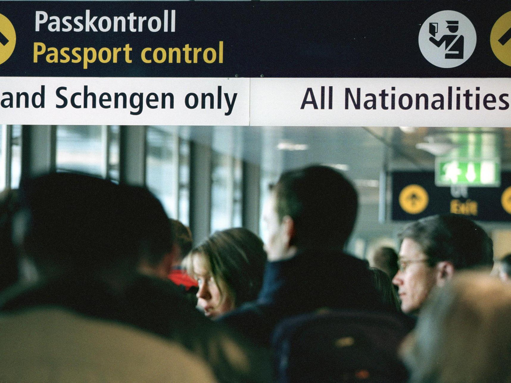 European Parliament approves gradual introduction of electronic border controls