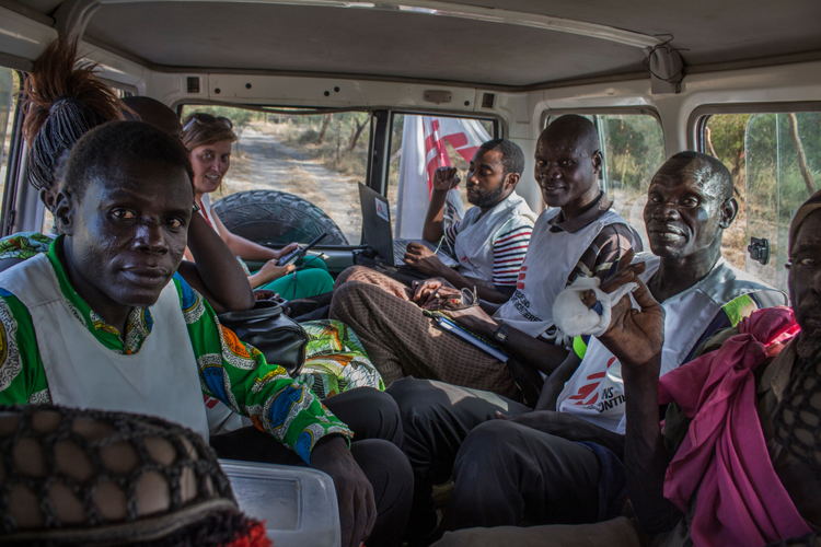 The team dispatched is made up of drivers, a logistical coordinator, a doctor, a nurse and a community health advisor. Photographer: Philippe Carr/MSF The team dispatched is made up of drivers, a logistical coordinator, a doctor, a nurse and a community health advisor. Photographer: Philippe Carr/MSF