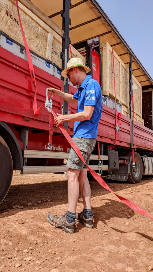 Uitladen van de truck bij 42°C Uitladen van de truck bij 42°C