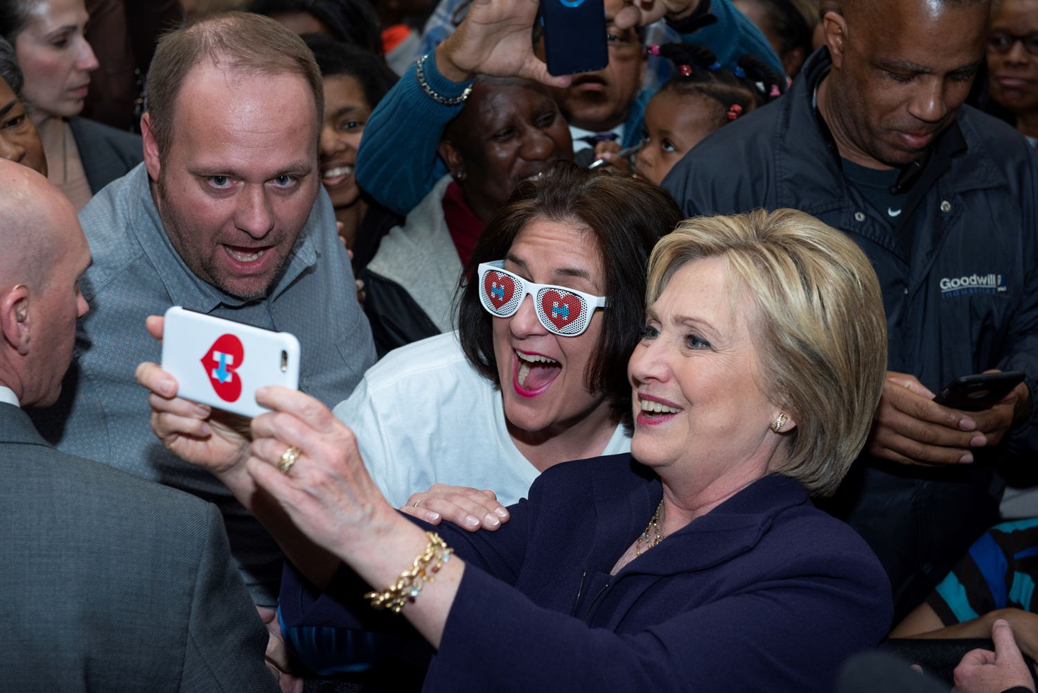 Hillary met een fan tijdens de campagne van 2016 in Charleston - (c) Hillary for America