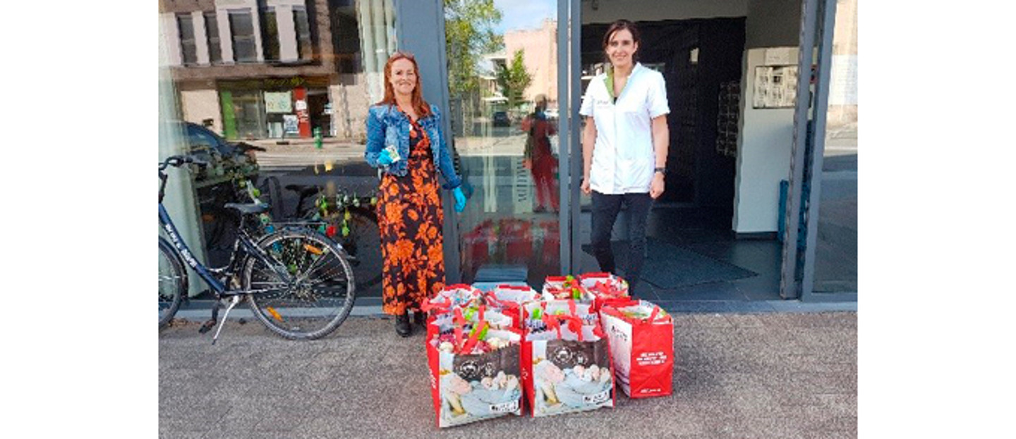 Delhaizesupermarkt Hasselt schenkt 148 kg paaseitjesAan 3 lokale organisaties