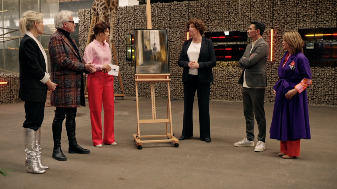Vicepremier Petra De Sutter probeert dealers te overtuigen met een schilderij dat gemaakt is door haar eigen vrouw