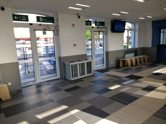 salle d'attente et bancs