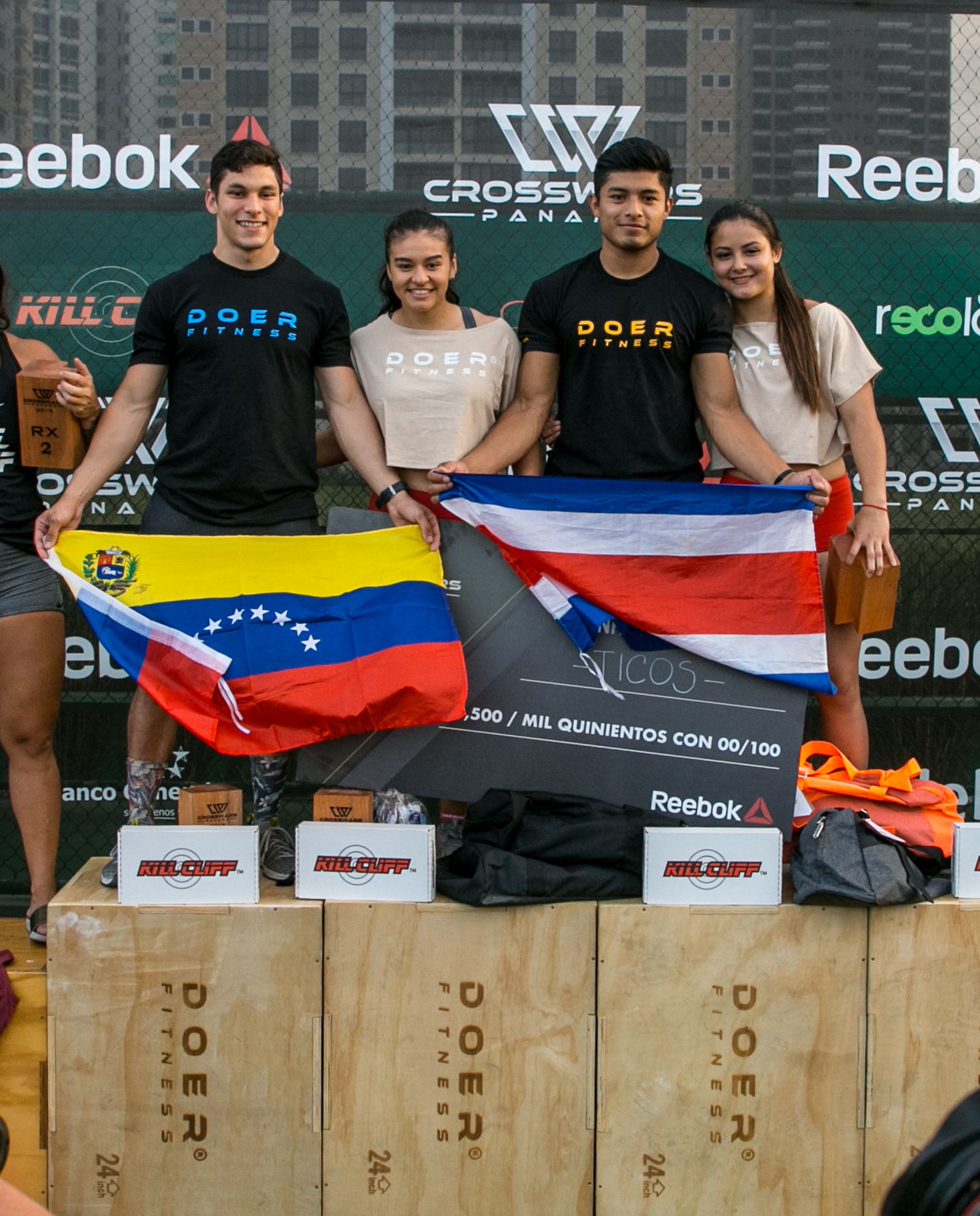 El equipo "Ticos" (Costa Rica) logró el primer lugar del podio RX (Elite) de CrossWars Panamá.