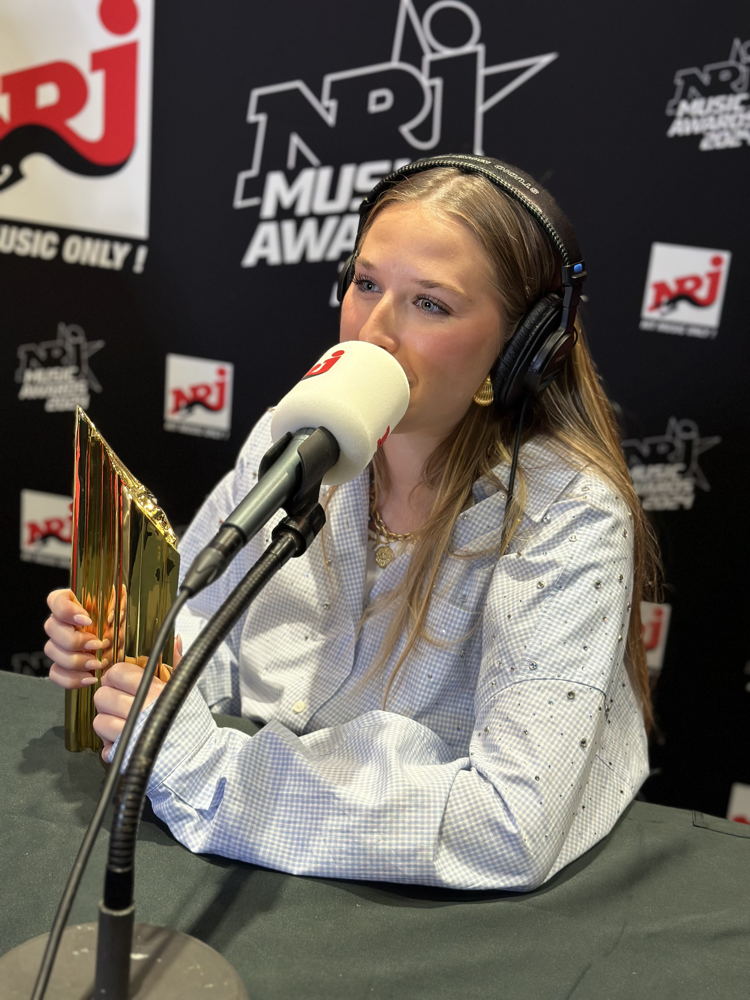 Helena apprend sa victoire dans l'émission de Mike sur NRJ