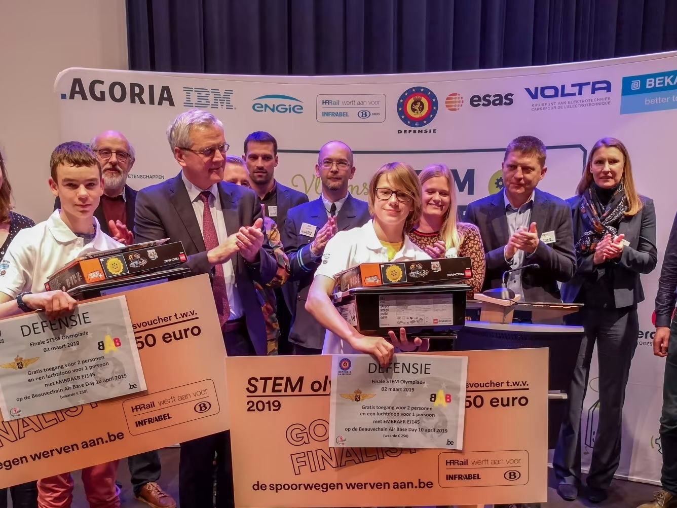 Jongeren uit Zottegem en Geel winnen STEM-Olympiade