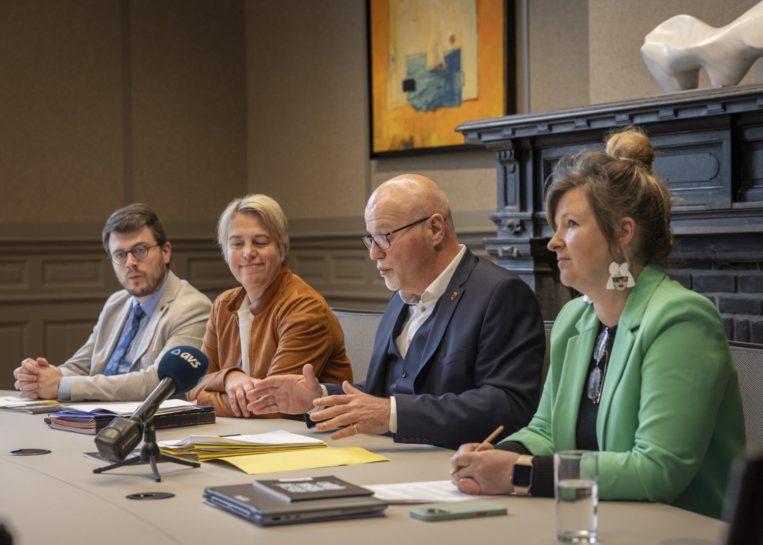 vlnr. vierde gedeputeerde David Coppens, tweede gedeputeerde Joke Schauvliege, eerste gedeputeerde Kurt Moens, derde gedeputeerde Dagmar Beernaert