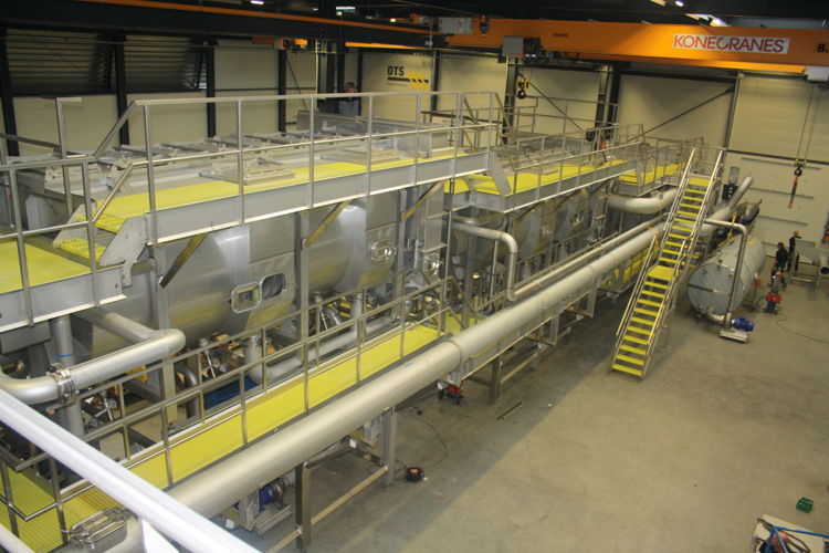 Aardappelverwerkende machine opgesteld bij DTS