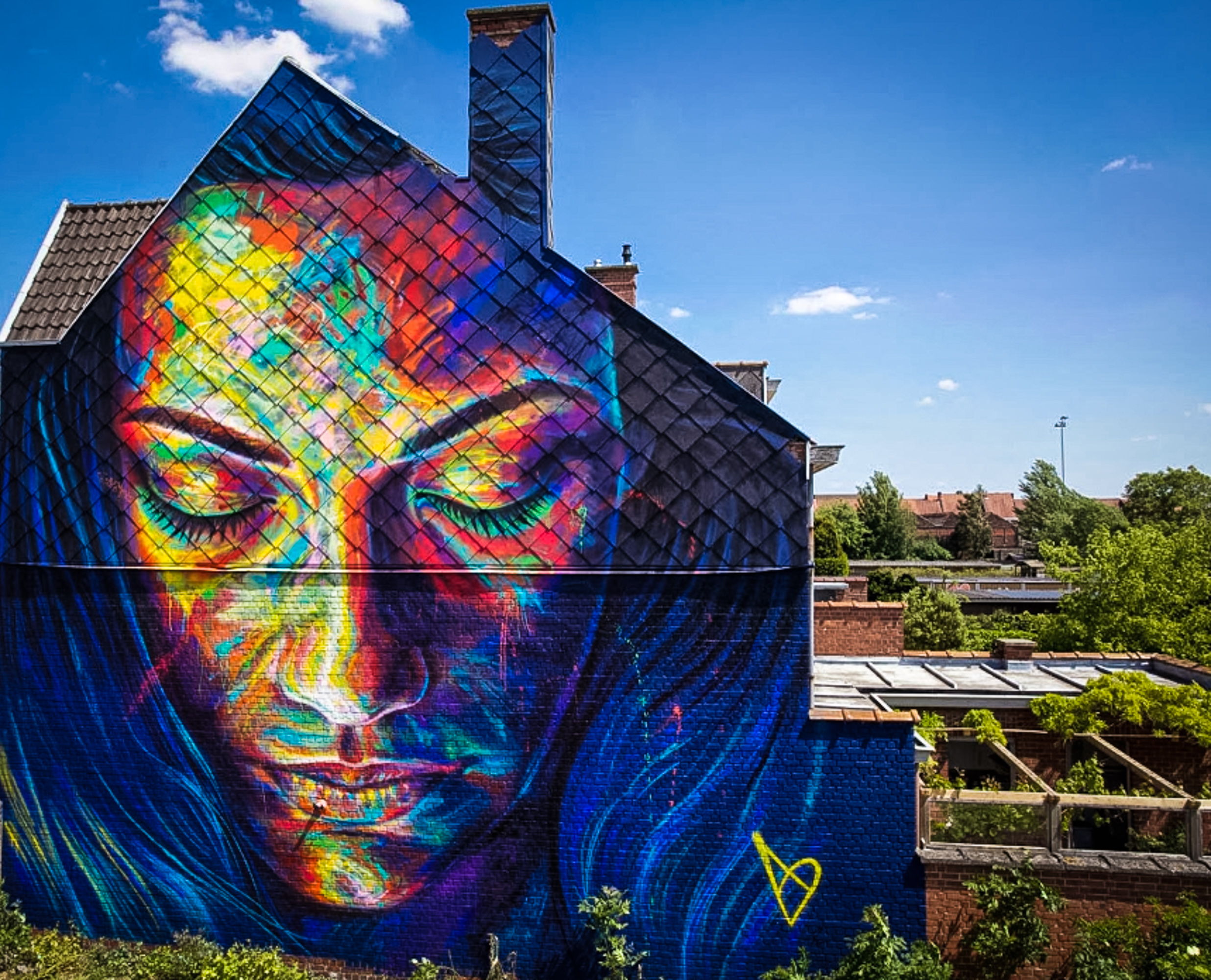 Straatkunstwerk van David Walker op de Onze-Lieve-Vrouwemarkt in Roeselare