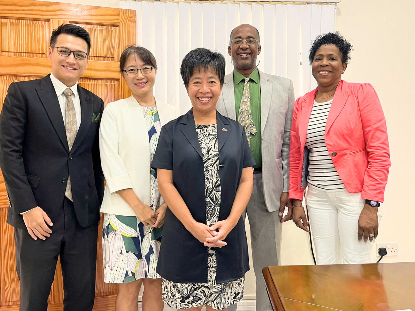 Members of the Taiwanese delegation, including second from left Deputy Counsellor Selena Chih-han Chan, Ambassador to Saint Lucia, H.E. Nicole Su, join with the OECS Commission’s Crispin d'Auvergne, Climate Change and Disaster Risk Management Coordinator, and Josette Edward-Charlemagne, Programme Officer in the Climate and Disaster Resilience Unit. Members of the Taiwanese delegation, including second from left Deputy Counsellor Selena Chih-han Chan, Ambassador to Saint Lucia, H.E. Nicole Su, join with the OECS Commission’s Crispin d'Auvergne, Climate Change and Disaster Risk Management Coordinator, and Josette Edward-Charlemagne, Programme Officer in the Climate and Disaster Resilience Unit.