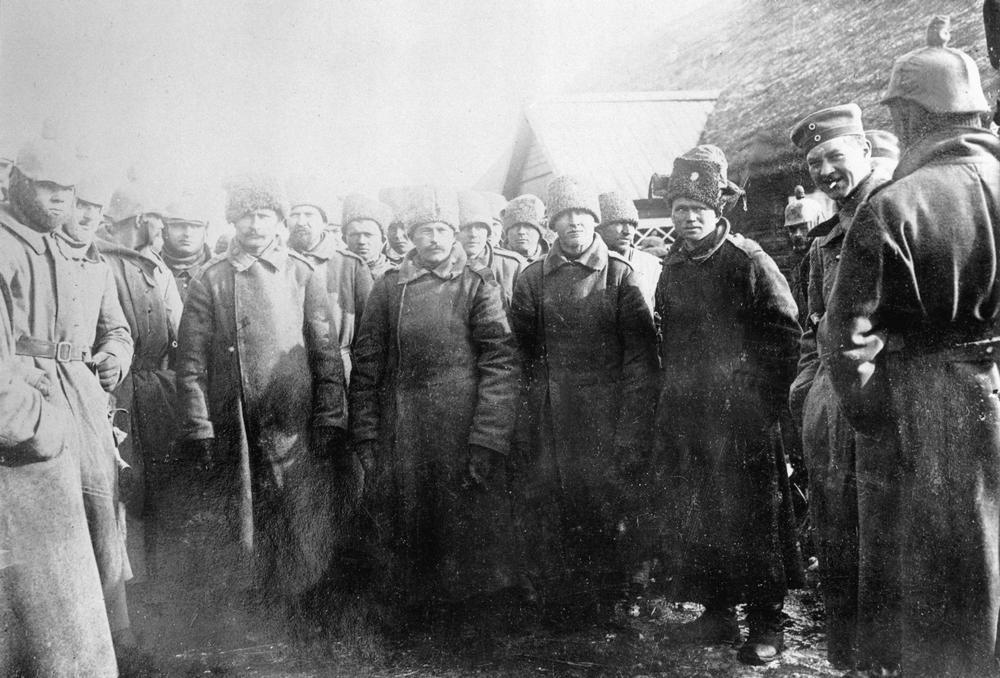 AKG125086 Battle of Postawy north of Lake Narocz, 28th March 1916: Captured Russian soldiers. ©akg-images
