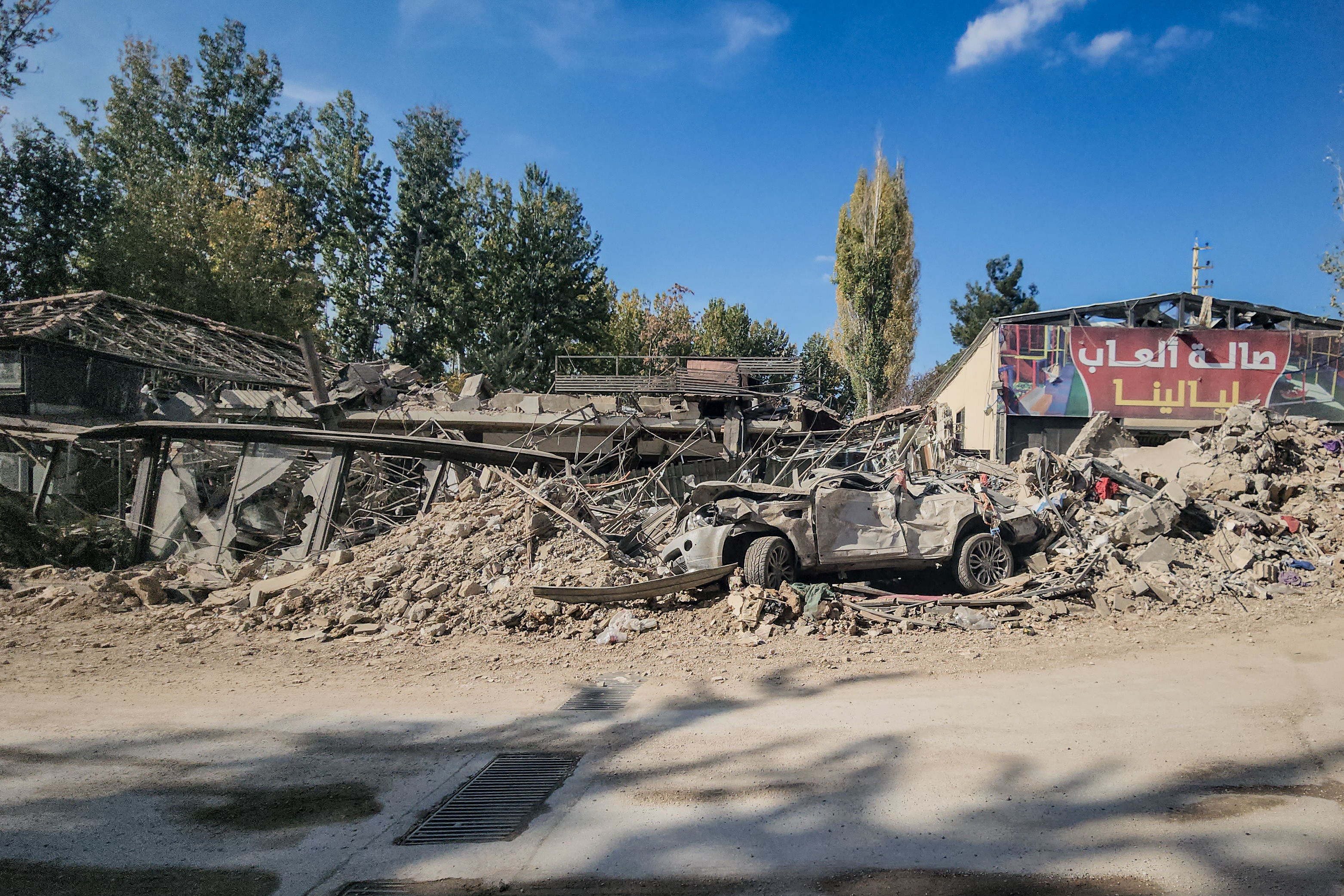 Ruinas en una calle de Baalbek, Líbano, a causa de los ataques aéreos israelíes. 8 de noviembre de 2024. FOUAD GHANEM/MSF