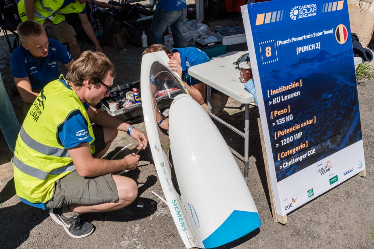 Schade bepalen (Credits to Punch Powertrain Solar Team/Geert Vanden Wijngaert)