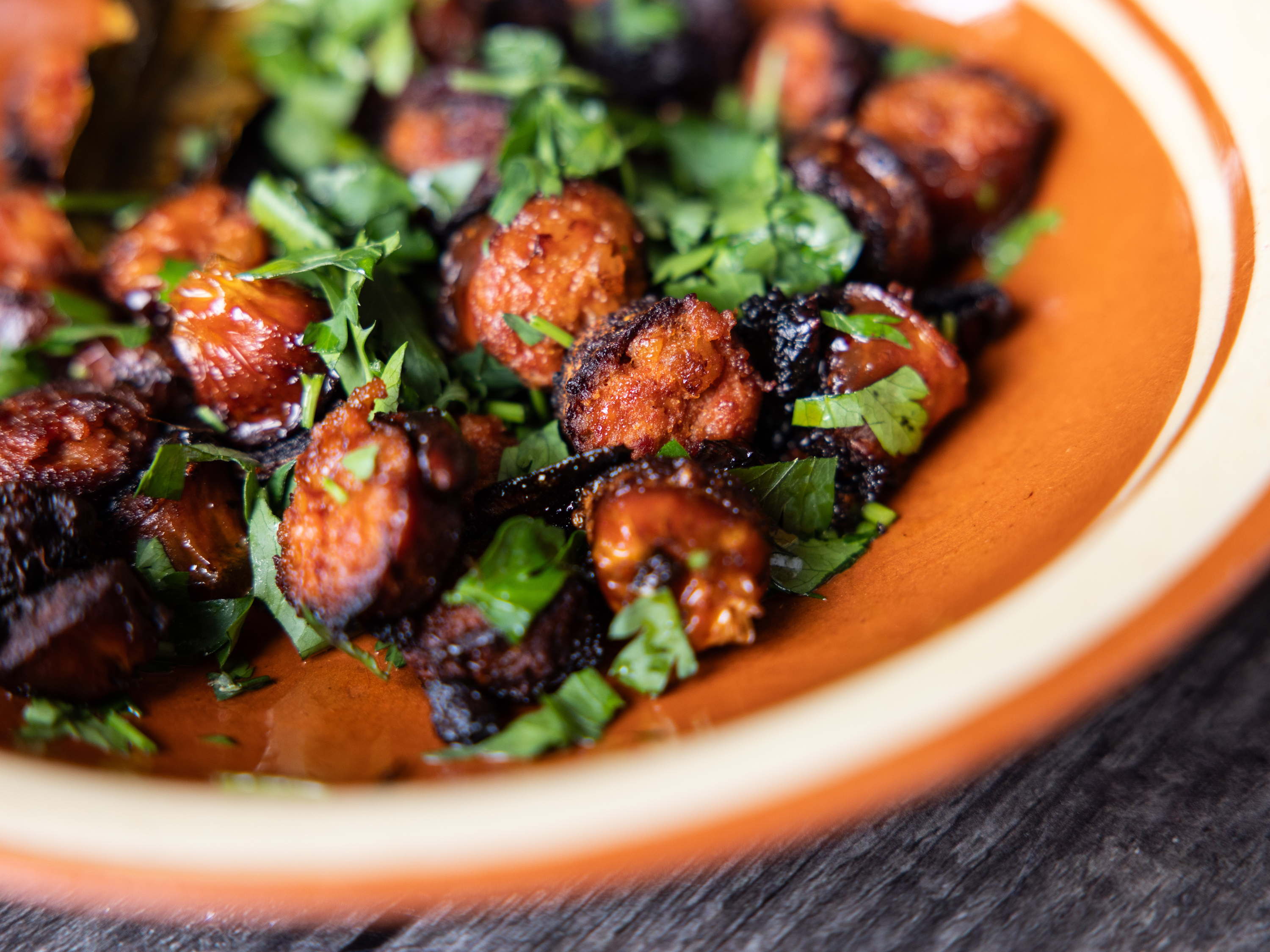 Chorizo al vino blanco