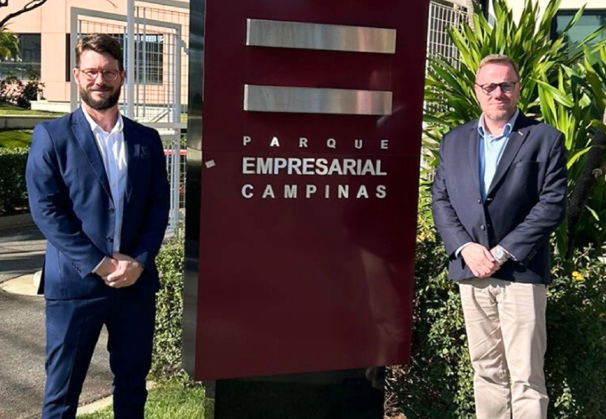 Fernando Longo and Martin Overgaard during JJ-Lurgi office lease signing in Campinas, Brazil.