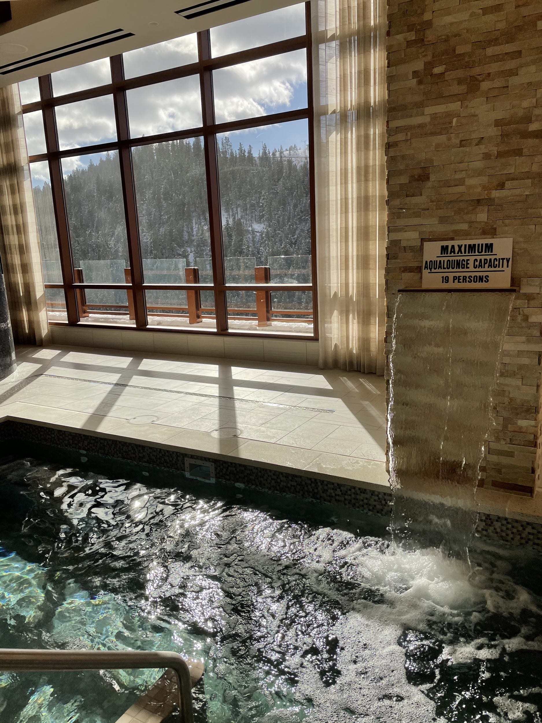 Aqualounge