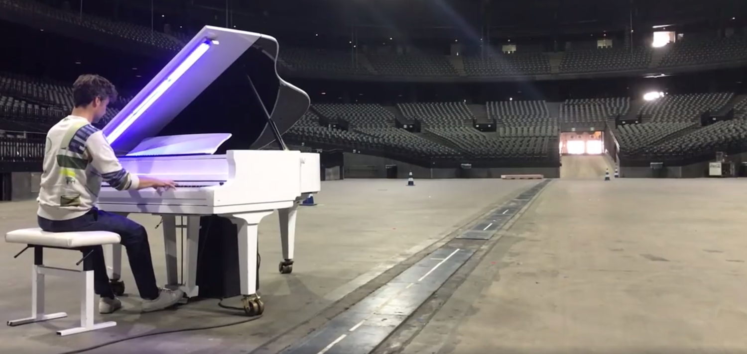Thomas oefent in het Sportpaleis - (c) VRT