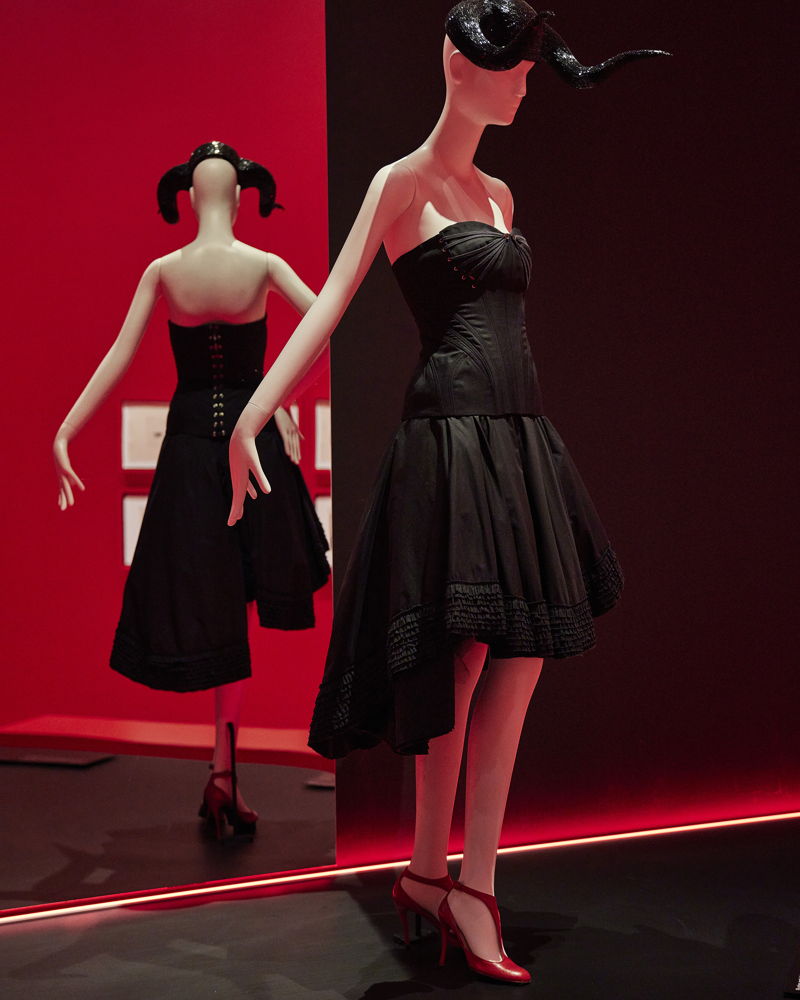 Installation view of Bustier and skirt from The Dance of the Twisted Bull collection, spring- summer 2002 in Alexander McQueen: Mind, Mythos, Muse on display at NGV International from 11 December 2022 - 16 April 2023. Headpiece by Michael Schmidt Photo: Sean Fennessy