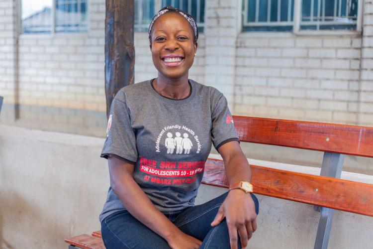 Tapiwa, MSF peer educator in MSF’s ‘adolescent friendly corner’ at the Edith Opperman clinic in Mbare, Harare.
“Many adolescents suffer in silence.”
MSF, alongside the City of Harare Health Department, has run an adolescent-friendly corner at the Edith Opperman clinic in Mbare, Harare, since November 2015. MSF provides adolescent- friendly services that include general health check-ups, HIV testing and counselling, screening for sexually transmitted infections (STIs), and family planning, all free of charge. Photographer: Charmaine Chitate Tapiwa, MSF peer educator in MSF’s ‘adolescent friendly corner’ at the Edith Opperman clinic in Mbare, Harare.
“Many adolescents suffer in silence.”
MSF, alongside the City of Harare Health Department, has run an adolescent-friendly corner at the Edith Opperman clinic in Mbare, Harare, since November 2015. MSF provides adolescent- friendly services that include general health check-ups, HIV testing and counselling, screening for sexually transmitted infections (STIs), and family planning, all free of charge. Photographer: Charmaine Chitate
