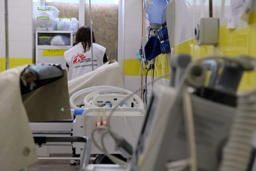 MSF nurse, Anzhela Zozuliuk, setting up the emergency department in Kostiantynivka hospital in Ukraine.Copyright: Linda Nyholm/MSF 