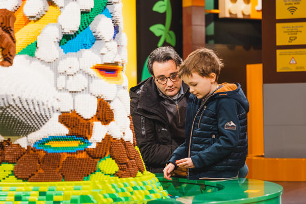 Media alert: Het LEGO® Discovery Centre Brussels bezorgt jonge patiëntjes van het Universitair Kinderziekenhuis Koningin Fabiola een onvergetelijke ervaring