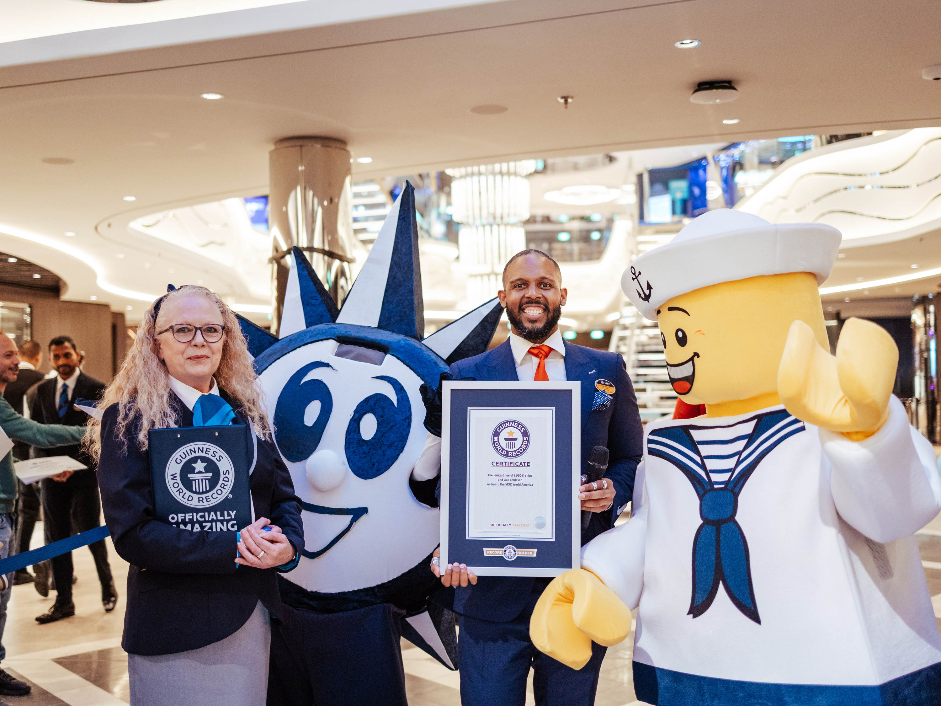 MSC Cruises entre dans le livre des records avec la plus longue ligne de navires LEGO® en mer