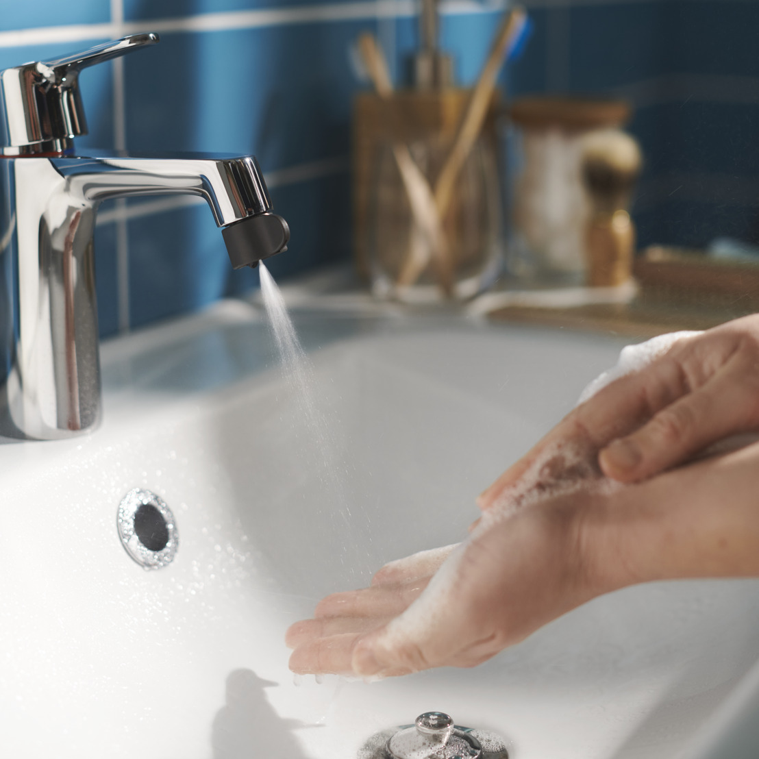IKEA lance l'embout pour robinet ÅBÄCKEN, une solution pour réduire drastiquement la consommation d’eau à la maison