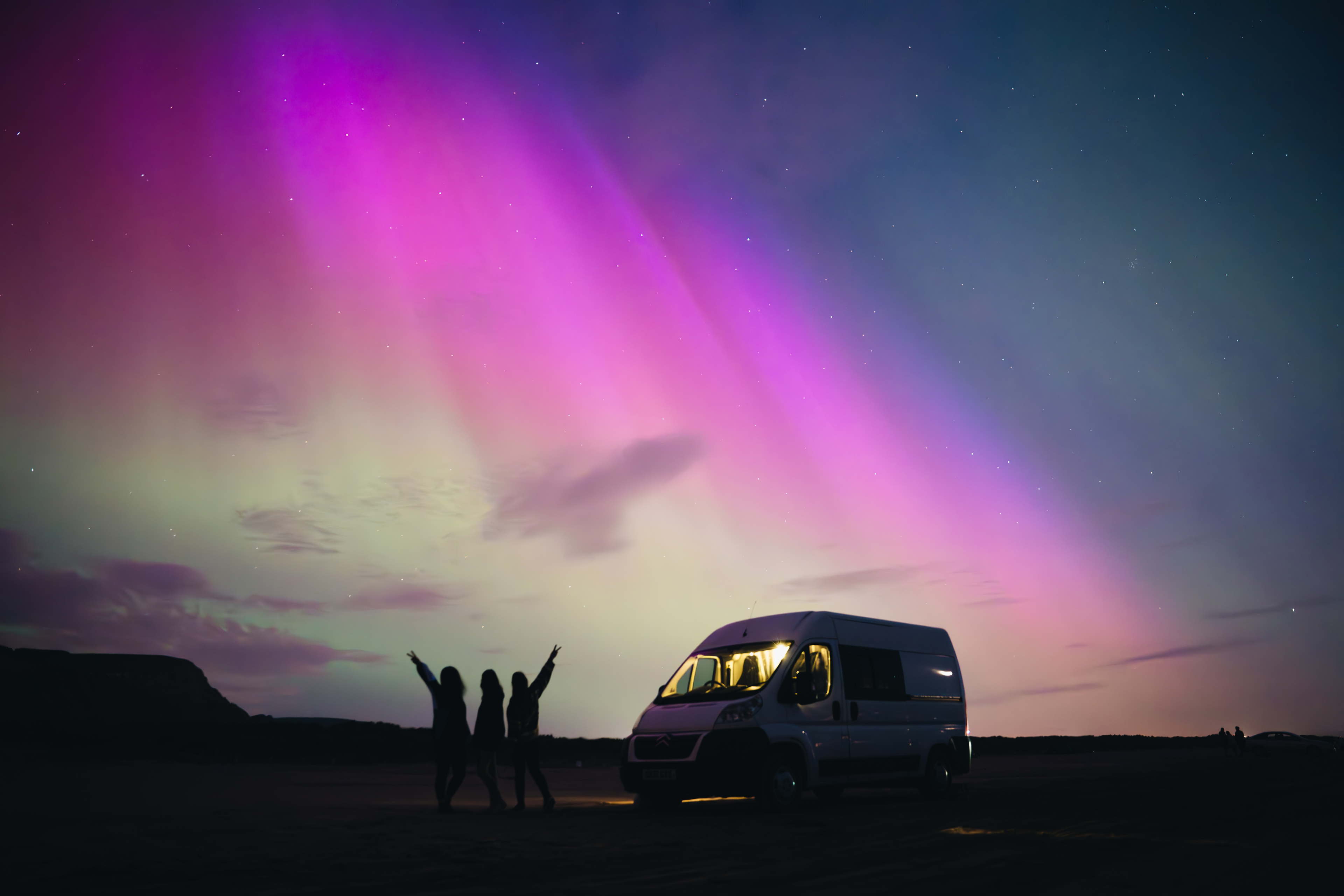 Europese reizigers ruilen algoritme in voor sterrenhemel: “Travelling Dark Mode”* is de nieuwe norm