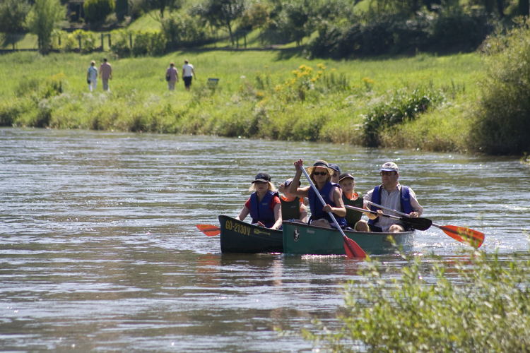 Canoeying at the Weser River Hameln c) HMT Canoeying at the Weser River Hameln c) HMT