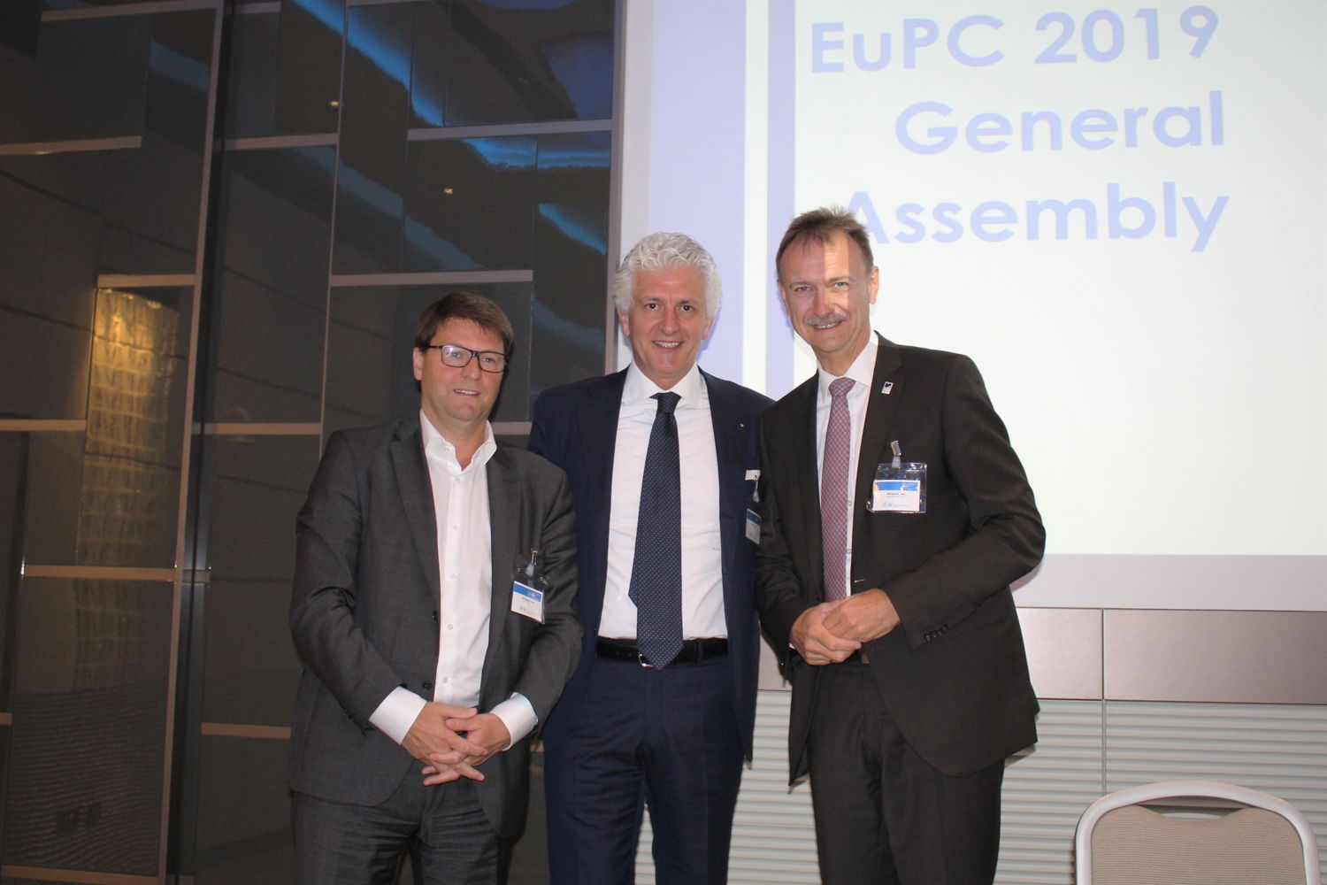 Newly elected EuPC President Renato Zelcher, Crocco, together with his predecessor Michael Kundel, Renolit (right) and EuPC Managing Director Alexandre Dangis (left)