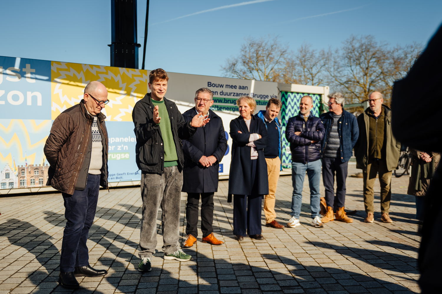 Aftrap van de eerste collectieve zonnetuin met het stadsbestuur en de buurtcommitees in Brugge ©Stein Van der Looij