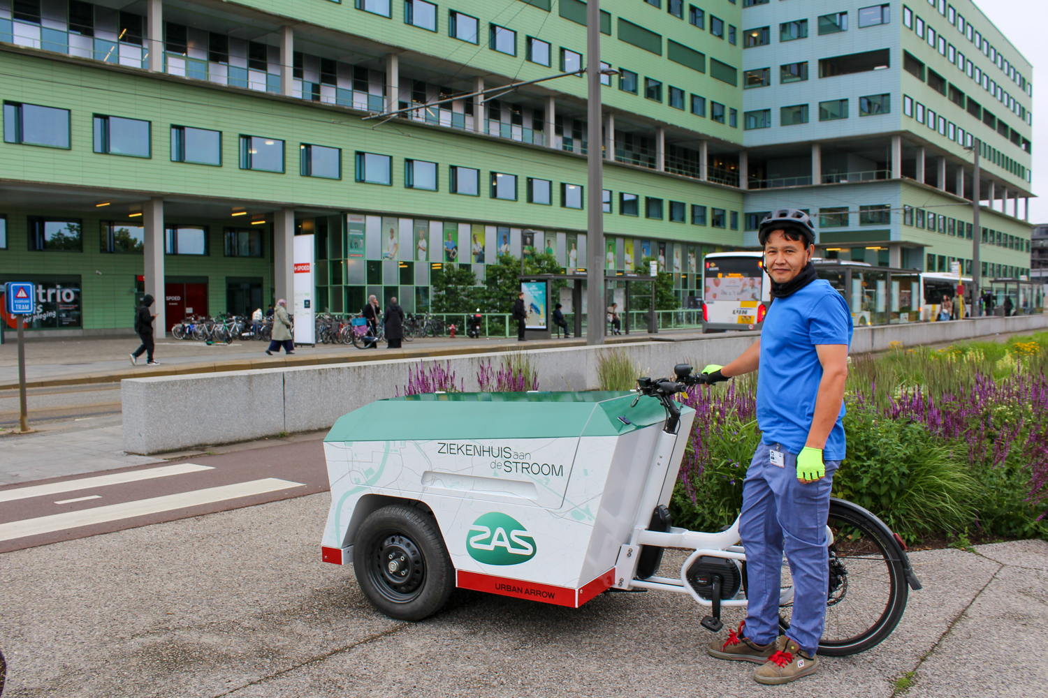 ZAS vervangt vrachtwagen door cargofiets voor kleine leveringen binnen de Singel. (Foto: ZAS)