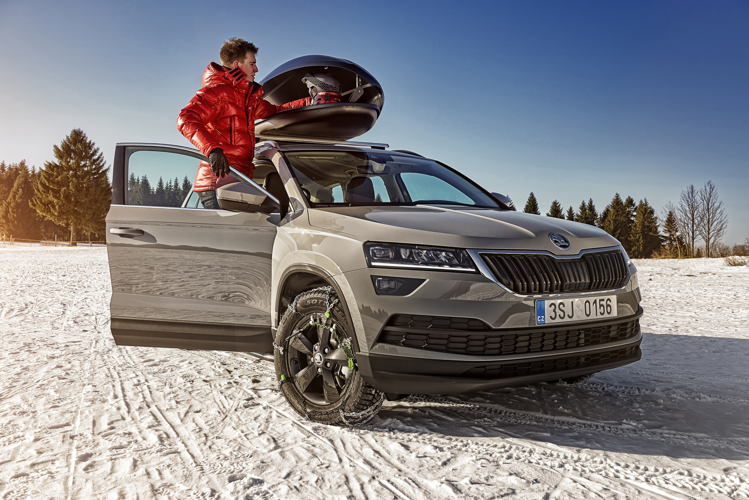 Ski racks and roof boxes are available in the ŠKODA
Genuine Accessories range. For additional support in
extreme winter weather, snow chains are available from
ŠKODA Genuine Accessories, along with alloy wheels
approved for use with snow chains. Ski racks and roof boxes are available in the ŠKODA
Genuine Accessories range. For additional support in
extreme winter weather, snow chains are available from
ŠKODA Genuine Accessories, along with alloy wheels
approved for use with snow chains.