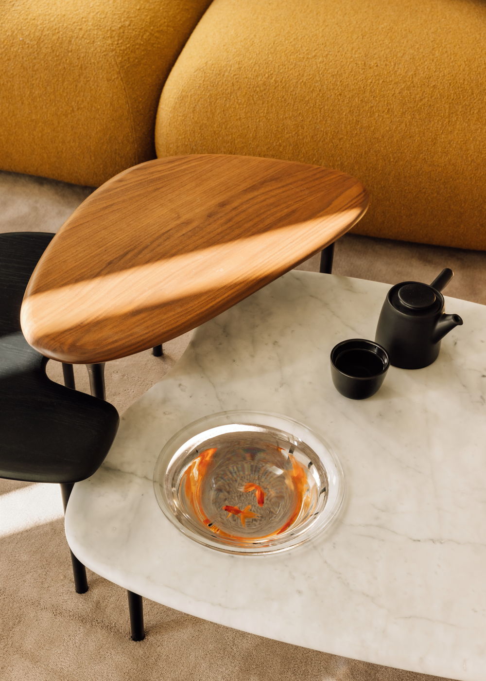 Luva Modular sofa and Cyclade Tables