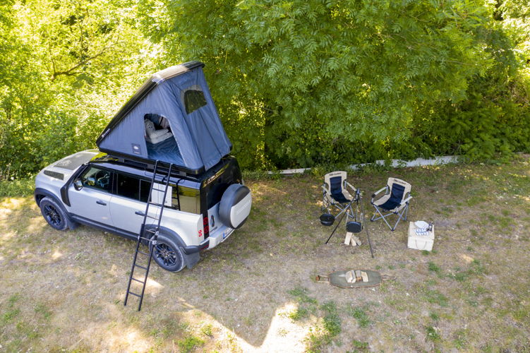 Land Rover Defender 
camping
JLR (c)