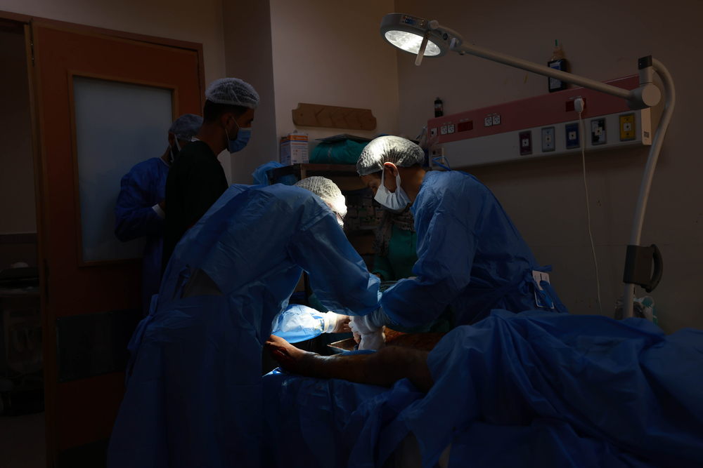 Cirugía en el hospital del Al Aqsa, Gaza. Noviembre de 2023. © MSF Cirugía en el hospital del Al Aqsa, Gaza. Noviembre de 2023. © MSF