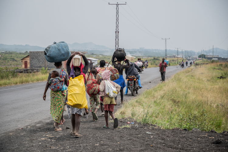The Congolese army confirmed "a breakthrough" by the M23 in the east of the Democratic Republic of Congo "on Bweremana in North Kivu and Minova in South Kivu". On the other hand, the armed rebel group was "contained" in the south of the Lubero territory. Many inhabitants are fleeing Minova, Nzulo, and the surrounding hills and will try to seek refuge in Goma. DRC 22 Jan 2025 Unique Identifier Code / URN: MSB220364 Title: People fleeing the conflict in North and South Kivu Copyright: Moses Sawasawa Countries: Democratic Republic of Congo Date taken / Date Recorded: 22 January, 2025 Caption / Description: People arriving at the Kituku Port in Goma. They are fleeing the ongoing fightings in North and South Kivu. Copyright: Moses Sawasawa