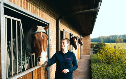 Zara studeerde Dierenzorg en werkt nu als dierenartsassistente