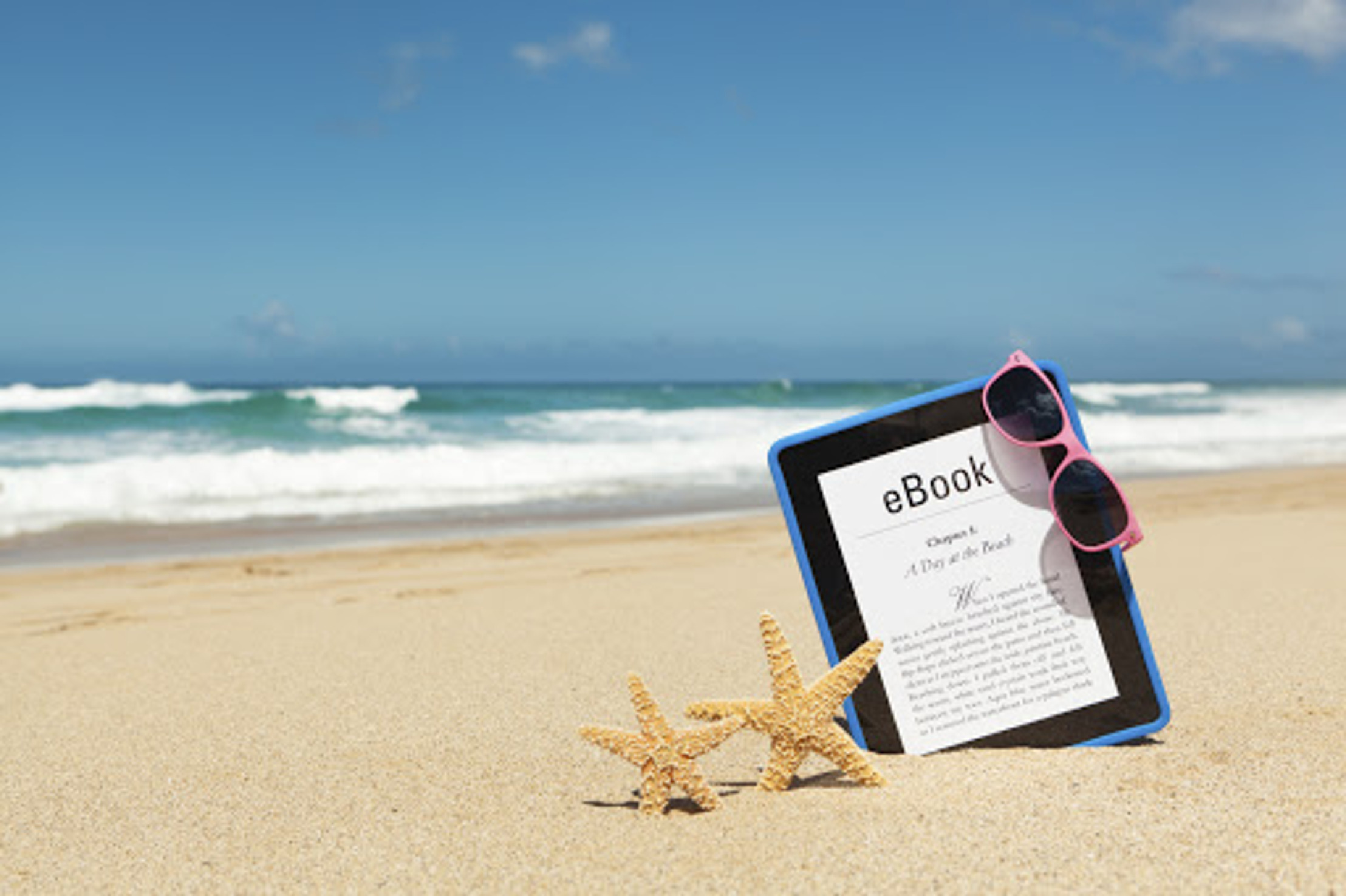 Take me to the beach. Книга море. Книга на пляже. Отпуск у моря. Лето отпуск.